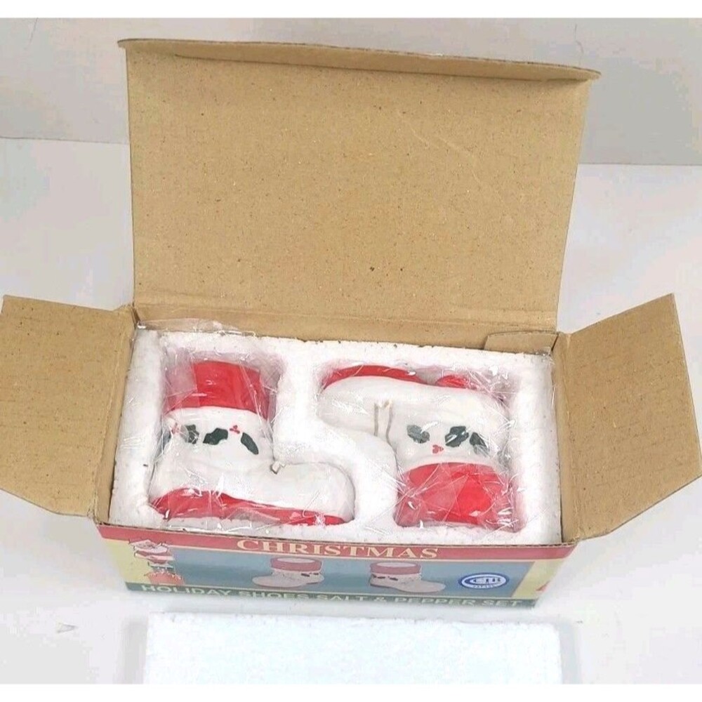 Vintage Christmas Santa boots salt and pepper shakers Cracker Barrel